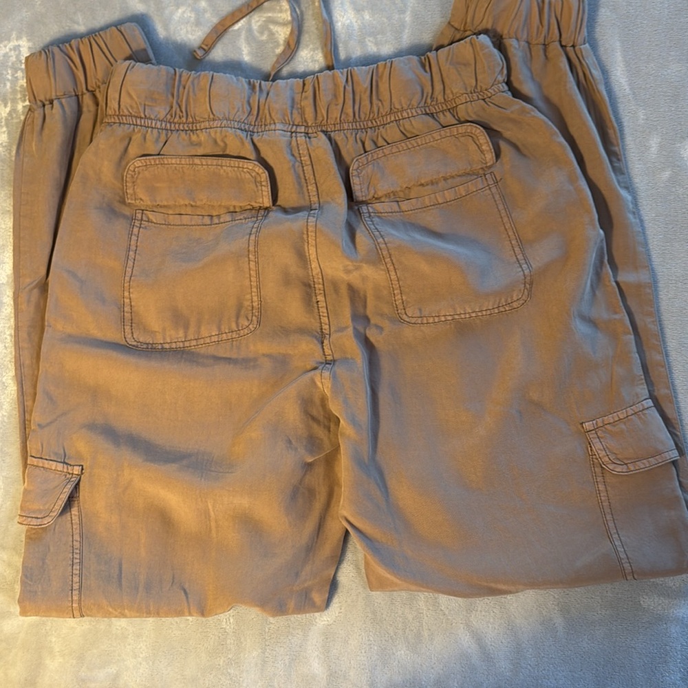 Woman’s Pants - Picture 3 of 3